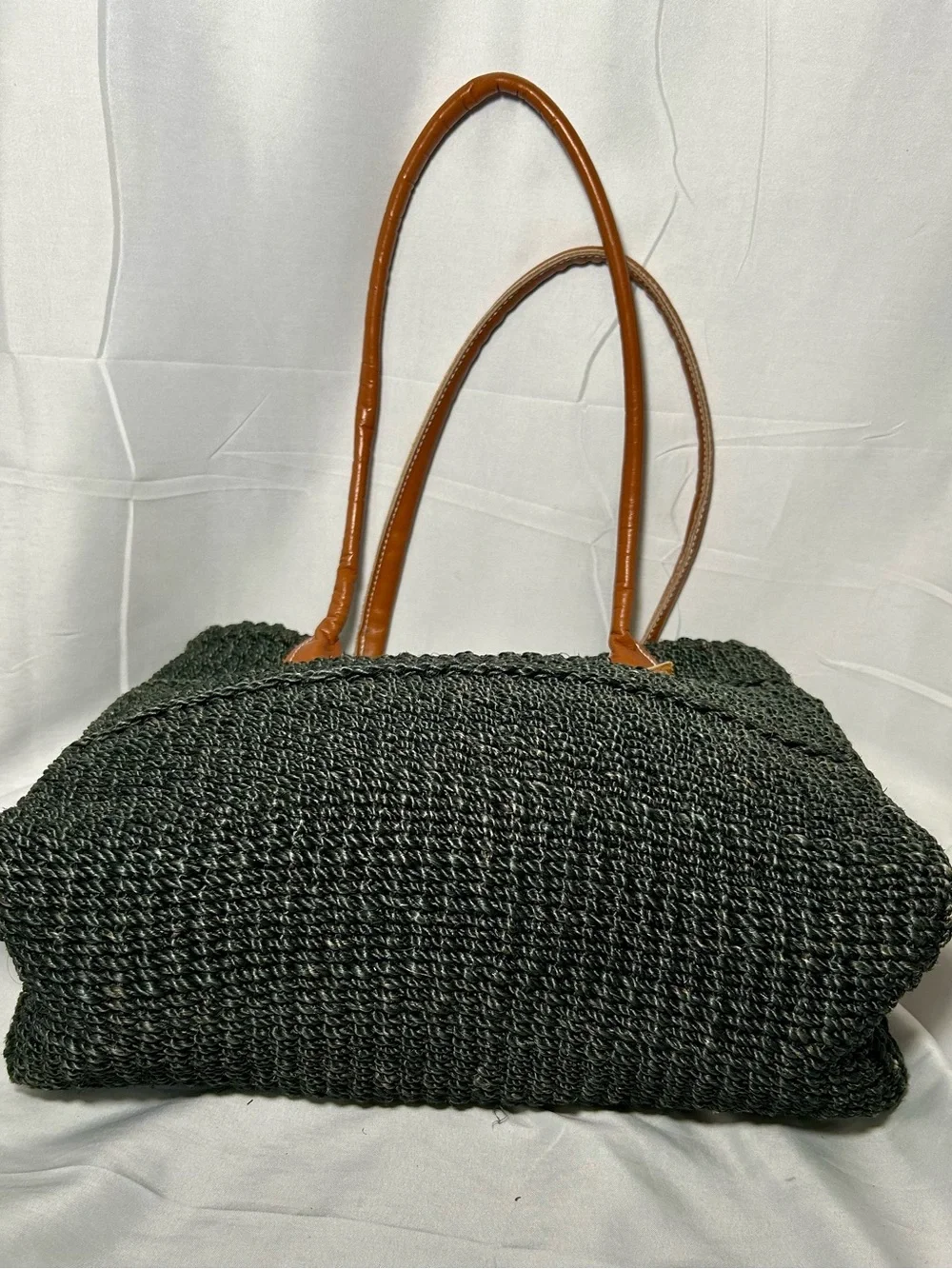 Green woven straw raffia tote bag tan faux leather handles boho resort vacation
